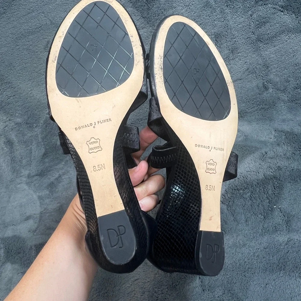 Donald J Pliner Black Leather Strappy Wedge Sandal Heel 8.5N Womens Designer